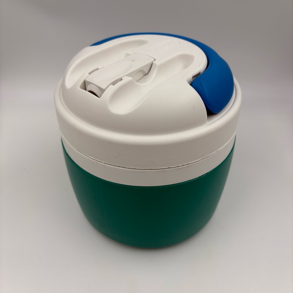Igloo Half Gallon‎ Jug With Spout